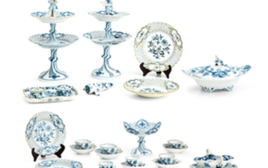 A collection of Meissen 'Onion' pattern porcelain