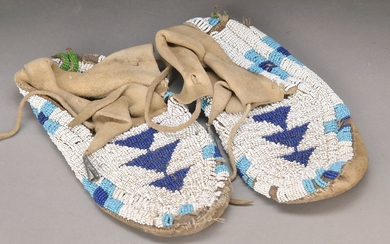 pair of Moccassins of the Arapaho, Nordwest...