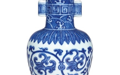 A FINE BLUE AND WHITE HANDLED VASE SEAL MARK AND PERIOD OF QIANLONG