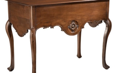 61022: A Portuguese Carved Walnut Table, 18th century 3