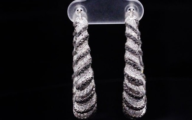7.50ctw SI1-SI2 White and Black Diamond 18K Earrings
