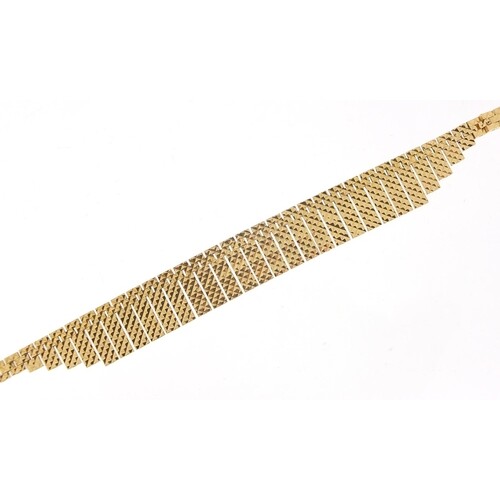 9ct gold Egyptian design necklace, 43cm in length, 34.0g