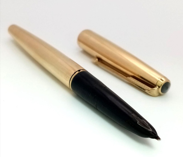 A 9 K yellow gold PARKER fountain pen. Total...
