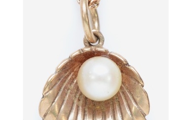 A 9ct gold and 5mm cultured pearl oyster shell pendant, chai...