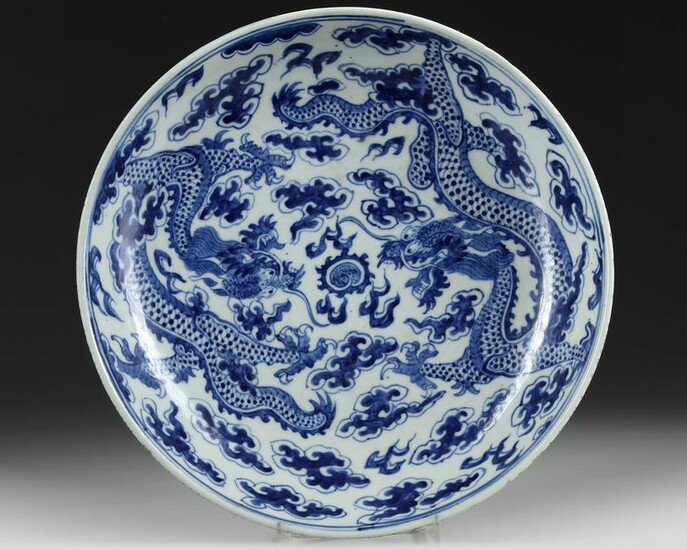 A CHINESE BLUE AND WHITE 'DRAGON' DISH, 19TH CENTURY