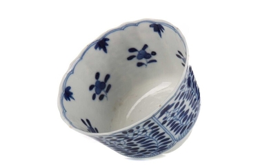 A CHINESE BLUE AND WHITE TEA BOWL