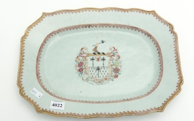 A CHINESE EXPORT ARMORIAL PLATE