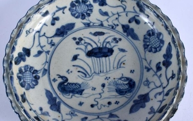 A CHINESE MING STYLE BARBED DISH. 20.5 cm wide.