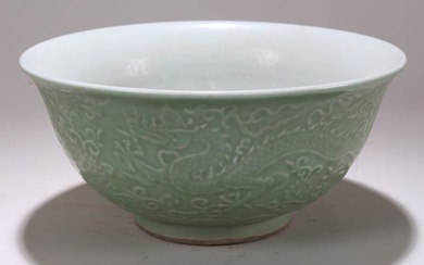 A Chinese Dragon-decorating Green-coding Porcelain Fortune Bowl