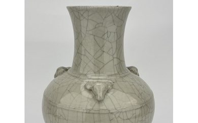 A Chinese Ge-type vase, 17TH/18TH Century Pr. Size:(H34.5CM...