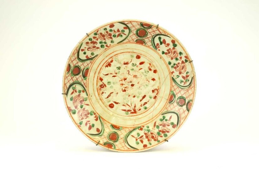 A Chinese Swatow dish, Ming Dynasty, 16th/17th century Of circular...