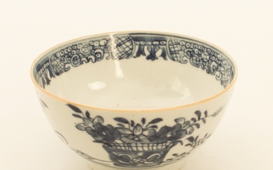 A Chinese export blue and white porcelain bowl - late 18th /...