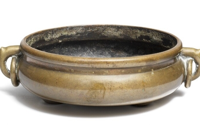 A Chinese flat tripod bronze censer with “ring handles”. Xuande mark. 17th-18th century.