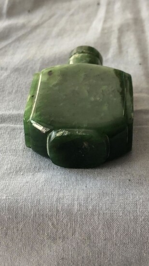 A Chinese scented bottle made of natural jade stone