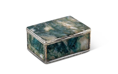A LATE 18TH CENTURY FRENCH SILVER MOUNTED MOSS AGATE TABLE SNUFF BOX
