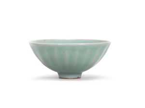 A Longquan celadon-glazed bowl