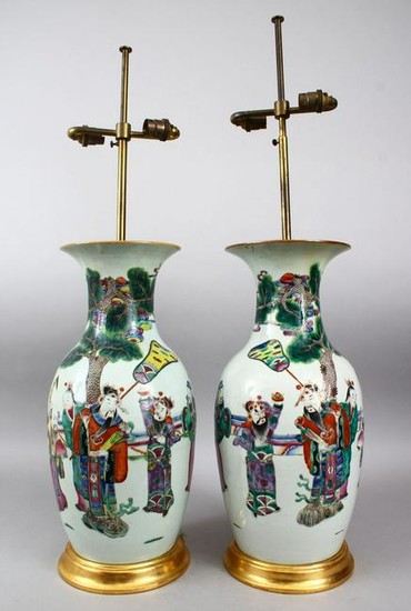 A PAIR OF 19TH CENTURY CHINESE FAMILLE ROSE PORCELAIN