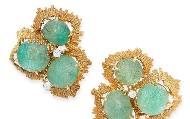 A PAIR OF VINTAGE EMERALD AND DIAMOND CLIP EARRINGS