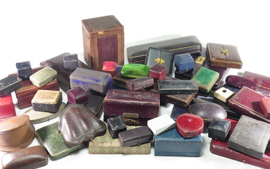 A QUANTITY OF JEWELLERY BOXES