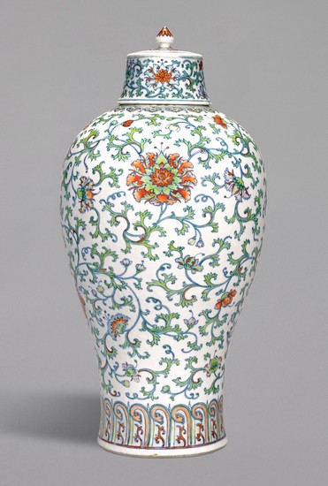 A RARE LARGE DOUCAI ''FLORAL' MEIPING AND COVER, QING DYNASTY, 18TH CENTURY | 清十八世紀 闘彩纏枝花卉紋梅瓶連蓋