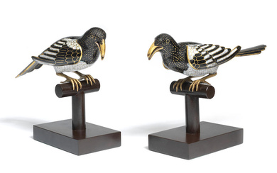 A RARE PAIR OF CLOISONNÉ ENAMEL MAGPIES ON STANDS 17th/18th...