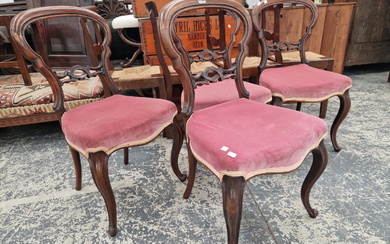 A SET OF FOUR VICTORIAN ROSEWOOD BALLOON BACKED CHAIRS WITH PINK VELVET SEATS