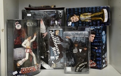 A SHELF OF ROCK'N'ROLL COLLECTABLE FIGURINES INCLUDING FIVE OF ELVIS PRESLEY (TWO 'HEAD KNOCKERS') TOGETHER WITH A MICHAEL JACKSON