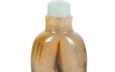 A carved dendritic agate snuff bottle. Qing dynasty.