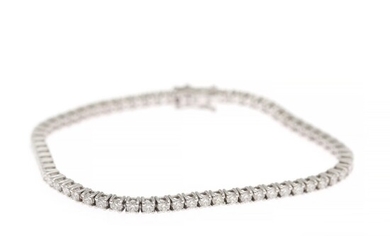 A diamond bracelet set with numerous brilliant-cut diamonds weighing a total of app. 3.88 ct., mounted in 18k white gold. G-H/SI-P1. L. app. 19 cm.
