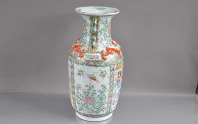 A large and very decorative Chinese famille rose porcelain Canton ware vase