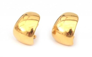 A pair of 14 karat gold earrings. Of trapezoid design with French fitting (stud and clip). Gross weight: 8 g.
