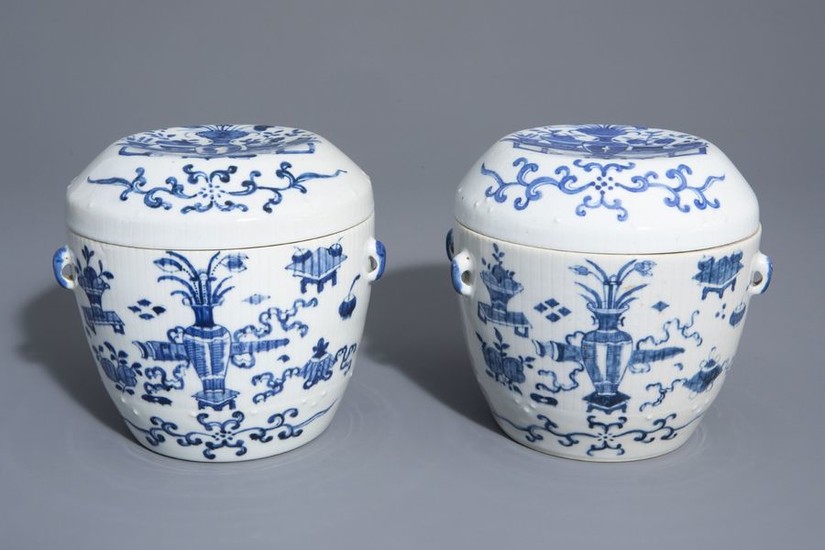 A pair of Chinese blue and white covered...