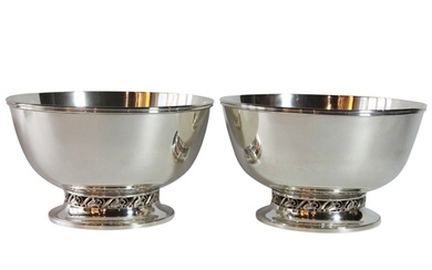 A pair of Italian designed silver bowls by Alphonse La Pagli...