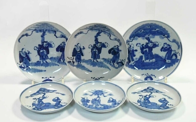 A set of three Chinese blue and white porcelain saucer dishes, Qing Dynasty, 19th century
