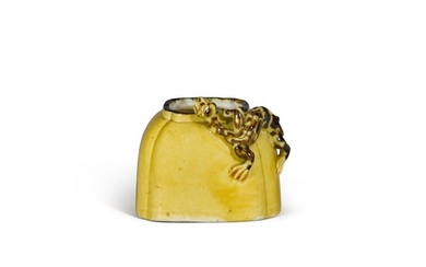 A yellow-glazed waterpot, Qing dynasty, 19th century | 清十九世紀 黃釉螭龍紋水盂
