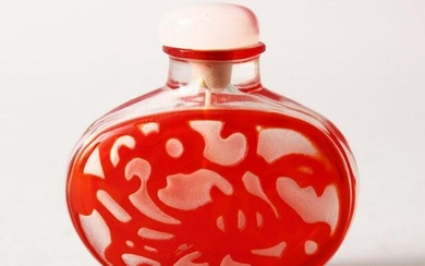 A19TH / 20TH CENTURY CHINESE RED OVERLAY GLASS SNUFF