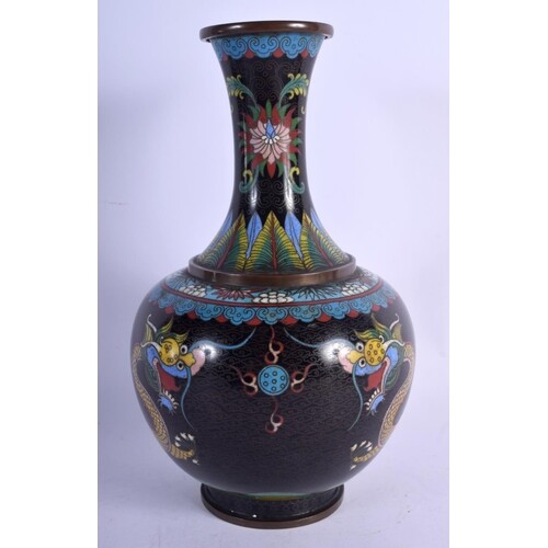 AN EARLY 20TH CENTURY CHINESE CLOISONNE ENAMEL DRAGON VASE L...