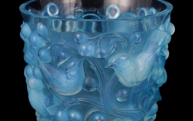 AN R LALIQUE 'AVALLON' BLUE STAINED VASE decorated with