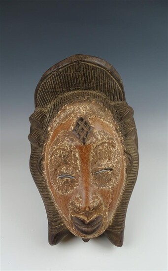 (-), Afrikaans gepolychromeerd houten masker, vermoedelijk Yoruba, Nigeria,...