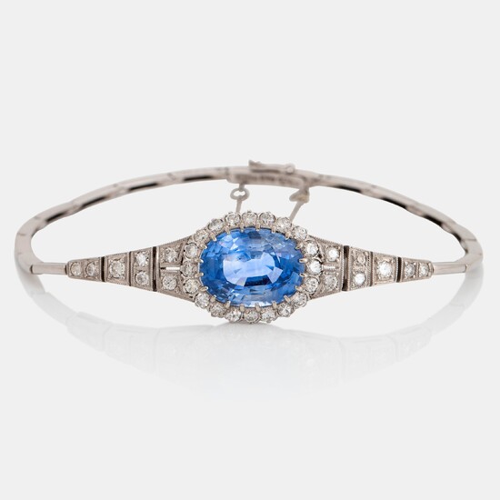 An 18K white gold bracelet set with a faceted sapphire weight ca 7.00 cts