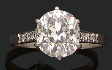 BAGUE «DIAMANT» Diamant forme coussin taille... - Lot 22 - Aguttes