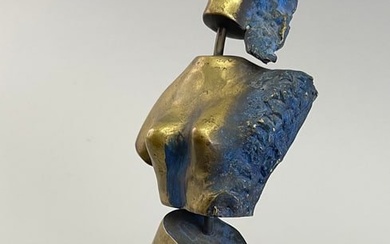 BRONZE SCULPTURE OF A FEMALE NUDE 20th Century Height 12.5".