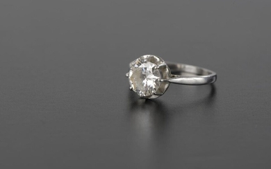 Platinum solitaire ring 850 thousandths scratched with a round brilliant cut diamond of about 1.4 ct.
