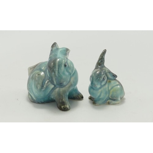 Beswick blue gloss rabbits: models 824 & 826. (2)