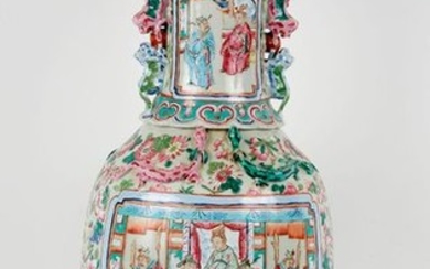 CHINA. Large baluster-shaped vase with flat bottom in...