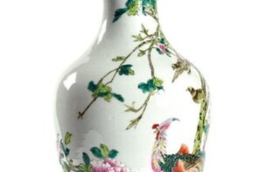 CHINE, XXème siècle Grand vase balustre...