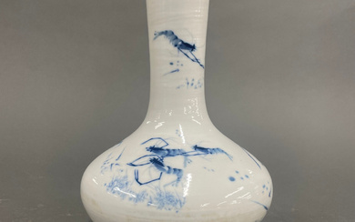 CHINESE HAND-PAINTED VASE.