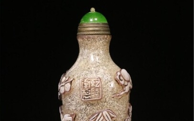 CHINESE OVERLAID GLASS SNUFF BOTTLE,MARK
