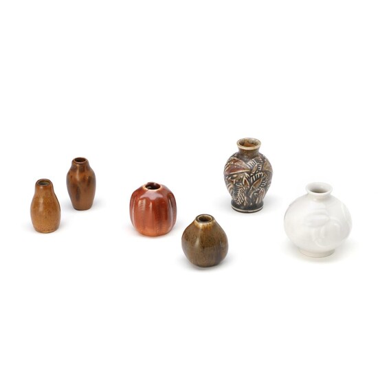 SOLD. Cathinka Olsen, Jo Hahn Locher, Kgl. P., Edith Sonne: Six stoneware miniature vases of which three with relief decor. (6) – Bruun Rasmussen Auctioneers of Fine Art