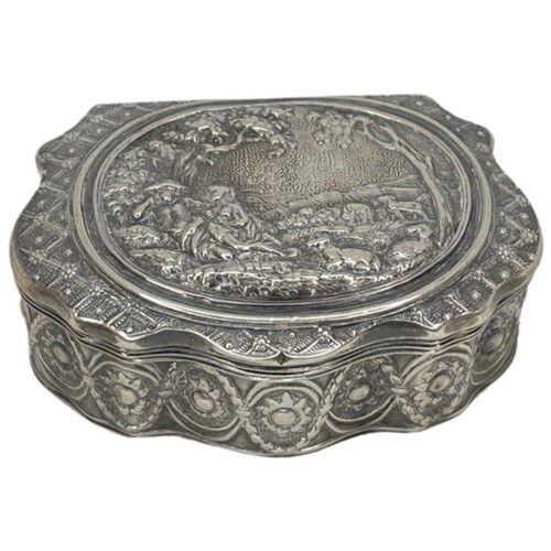 Chased Silver Table Box. 51 g. Continental 900 Grade Silver
